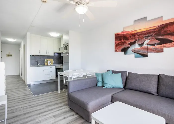 Апартаменти Garden Pool And Sea View By Lovetene Адехе