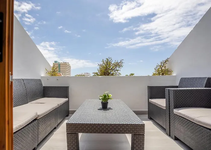 Апартаменти Garden Pool And Sea View By Lovetene